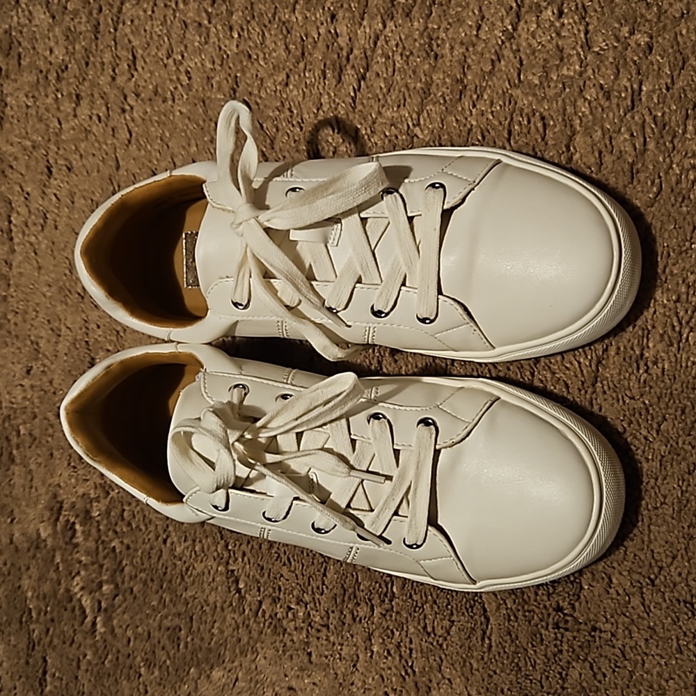 New without box Dolce Vita Sneakers